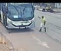 Idoso de 61 anos morre após ser atropelado por ônibus