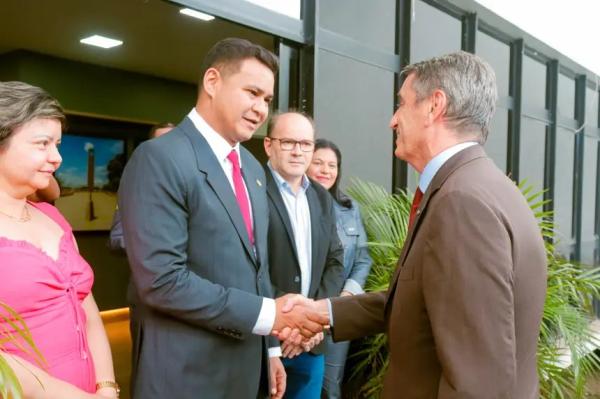 Embaixador da Itália é recebido no Palácio do Setentrião 