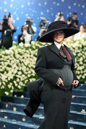 Rihanna Revela Terceira Gravidez Durante Met Gala 2025