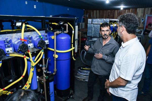 Governo do Estado envia máquina de dessalinização para garantir água potável à população do Bailique