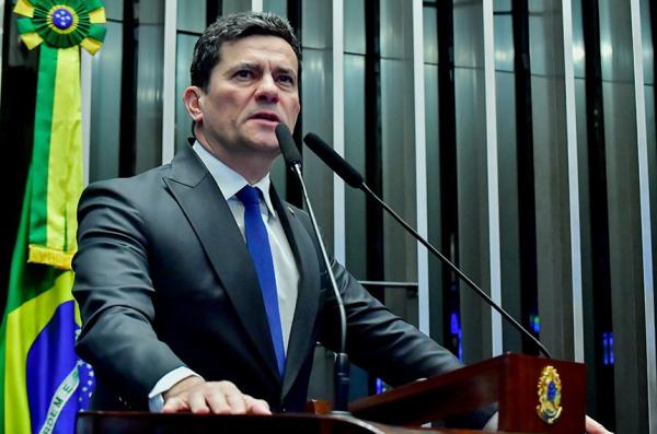 Senador Sergio Moro imputa ao governo Lula responsabilidade por fraudes no INSS e denuncia aparelhamento estatal.