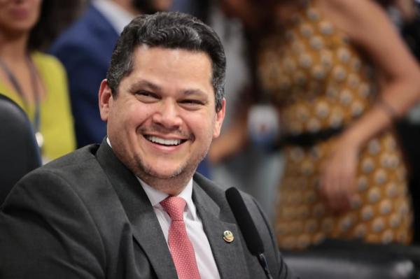 Senador Davi Alcolumbre diz que parecer da AGU abre caminhos para pesquisa exploratória de petróleo na Margem Equatorial do Amapá 